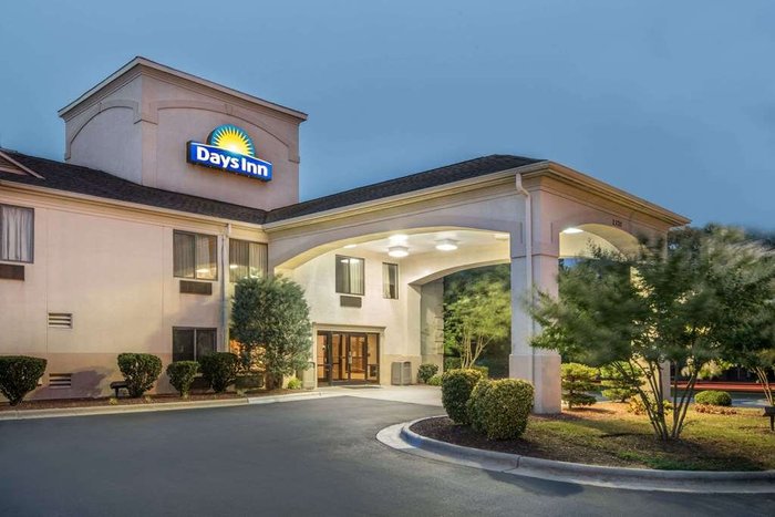 DAYS INN BY WYNDHAM BURLINGTON EAST - Updated 2024 Prices & Hotel ...