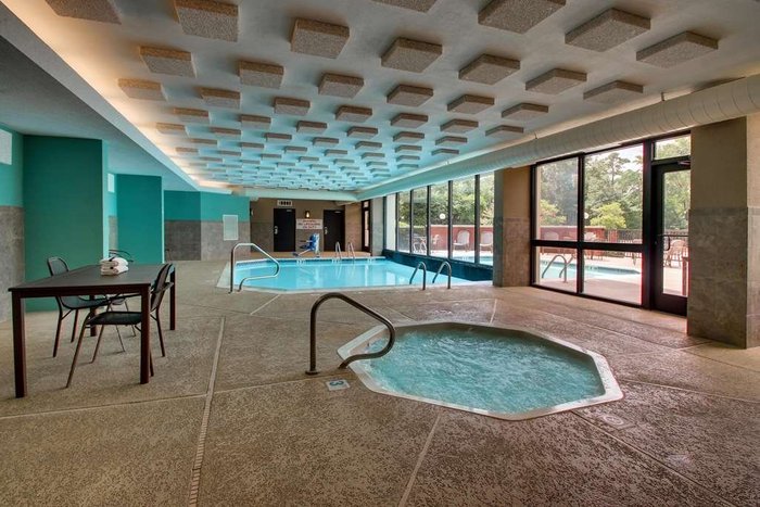 Drury Inn & Suites Houston The Woodlands Pool Pictures & Reviews 