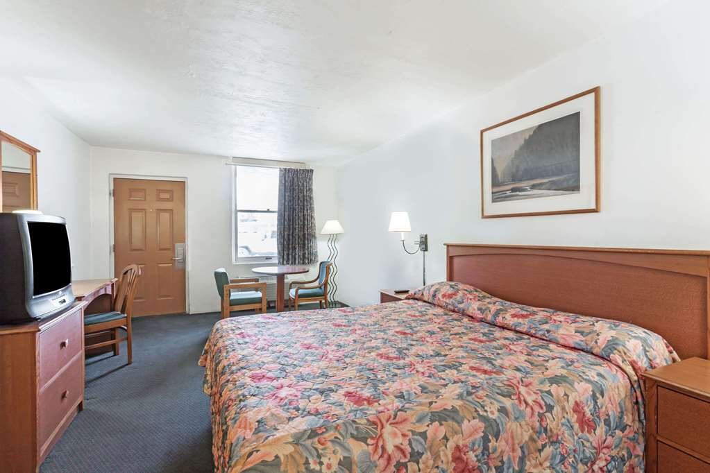 Hotel photo 35 of Knights Inn Wendover.