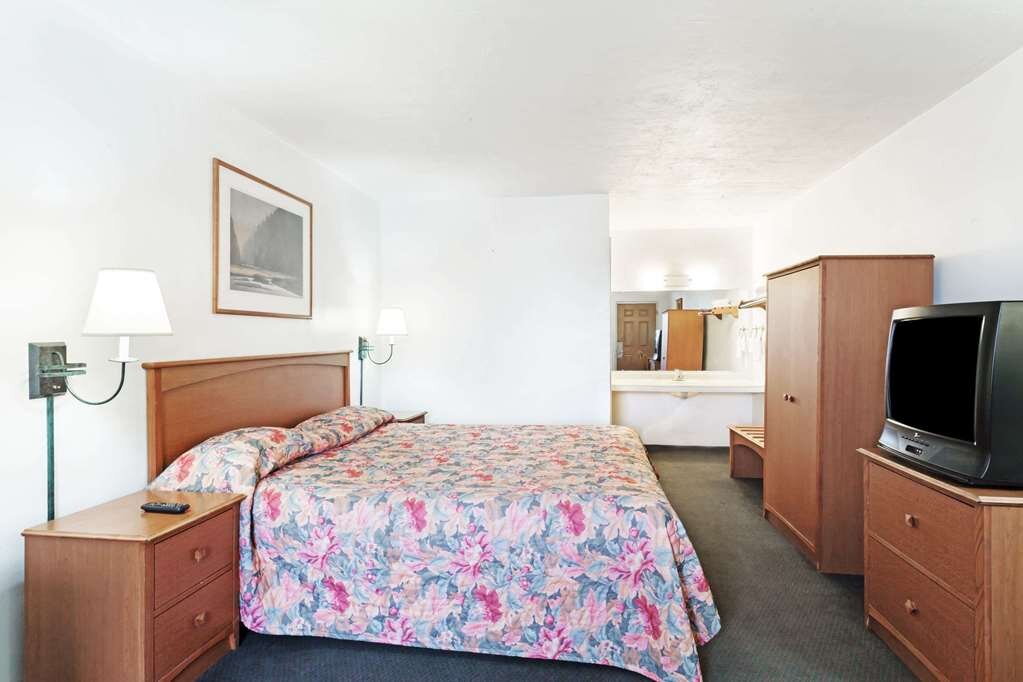 Hotel photo 24 of Knights Inn Wendover.