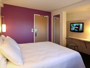 Ibis Styles Quiberon Centre in Quiberon, image may contain: Monitor, Screen, Computer Hardware, TV