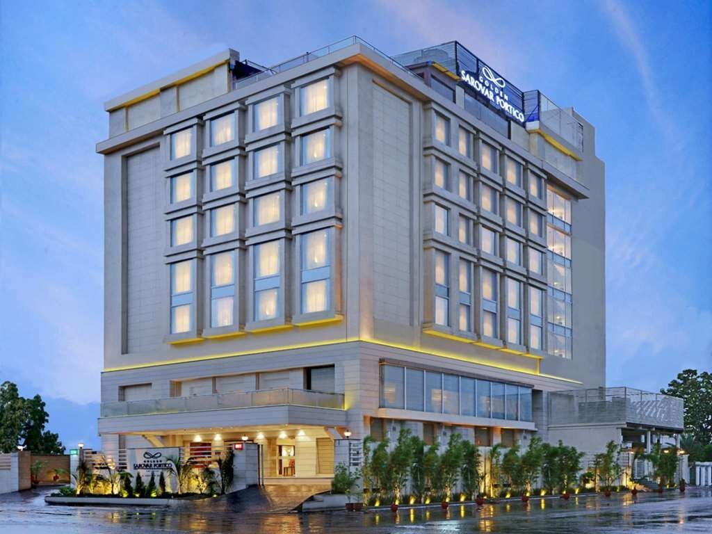 GOLDEN SAROVAR PORTICO $73 ($̶9̶1̶) - Updated 2022 Prices & Hotel ...