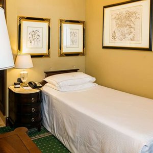 SINGLE ROOM
