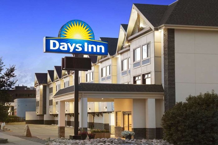 DAYS INN BY WYNDHAM CALGARY NORTHWEST - Updated 2024 Prices & Hotel ...