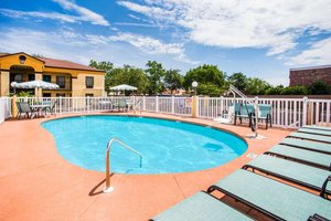 Pool & Beach