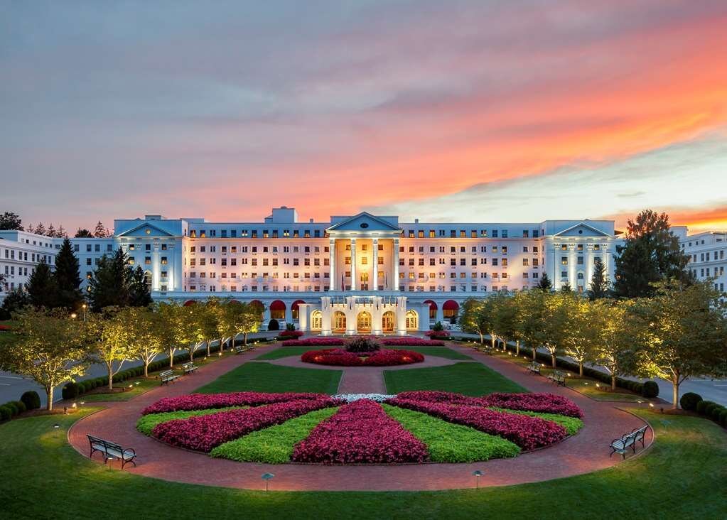 the greenbrier resort        
        <figure class=