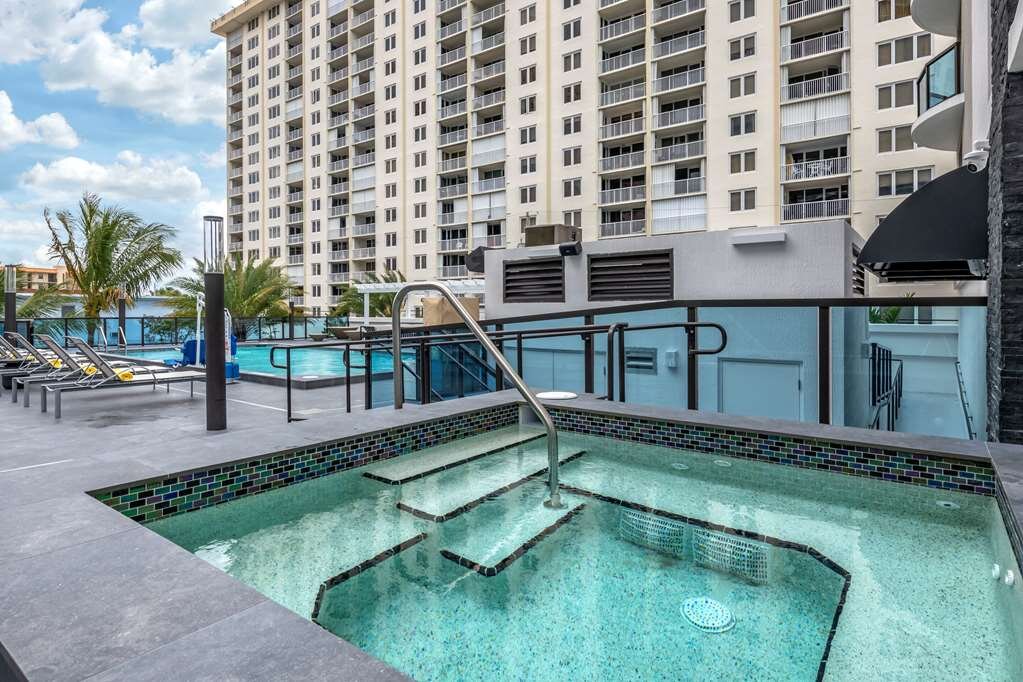 Cambria Hotel Fort Lauderdale Beach Pool Fotos Und Bewertungen   Outdoor Hot Tub 