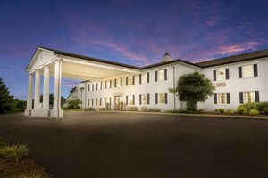 Best Western Parkside Inn in Frankfort, image may contain: Hotel, Housing, House, Portico