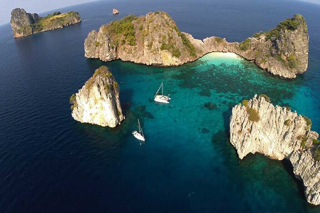 Marin phuket. Острова ко рок и ко ха Пхукет. Острова Koh Haa. Острова рок и ха Таиланд. Рок острова.