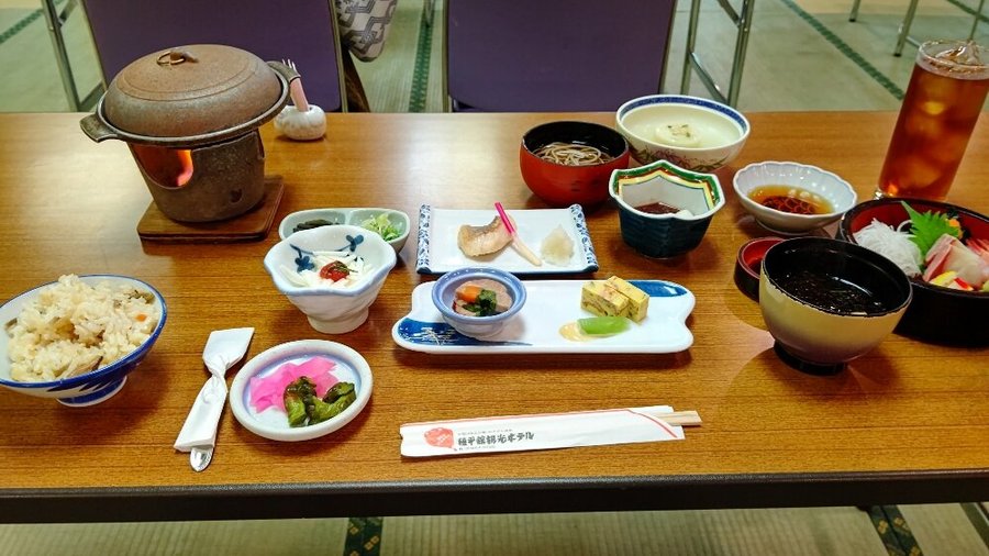 夕食　鍋がちゃんちゃん焼き　この後天ぷらが来ました
