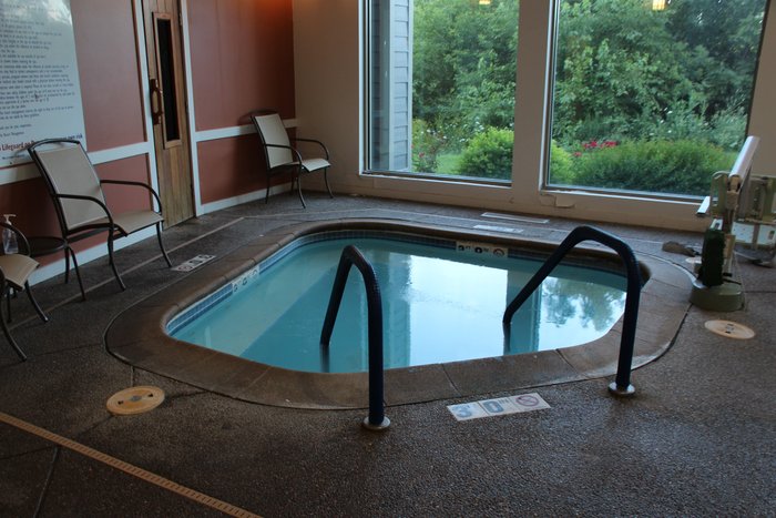 Longhollow Point Inn Pool: Pictures & Reviews - Tripadvisor