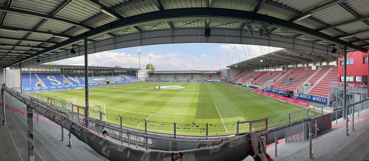 A Brita Arena é O Estado De Casa Do Time De Futebol Sv Quando Wiesbaden Joga  Na Liga Profissional Na Alemanha Fotografia Editorial - Imagem de esporte,  grama: 231058412