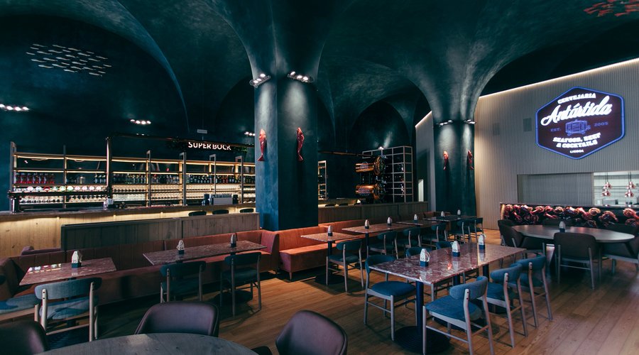Interior da Cervejaria Antártida