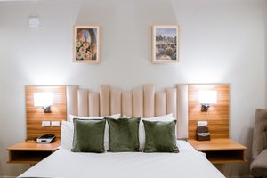 Room & Suite