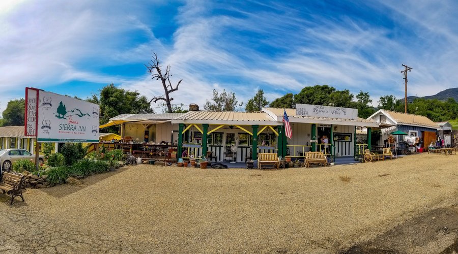 We are a classic roadside motel located directly on highway 180 just 14 miles before the joint entrance of Sequoia and Kings Canyon National Parks.