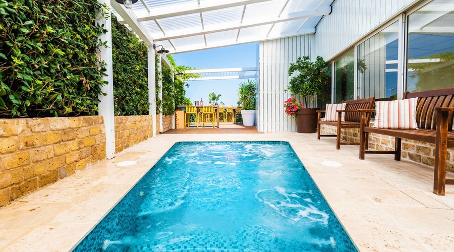 Outdoor Jacuzzi 