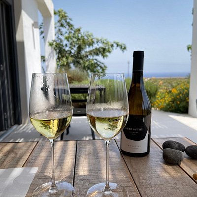 Two glasses of Assyrtiko wines from Santorini