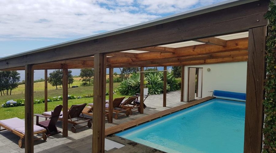 Pool mit Blick auf´s Meer