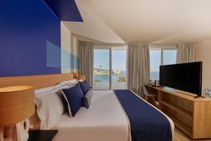 Room & Suite