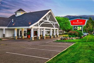 Ramada by Wyndham Penticton Hotel & Suites in Penticton, image may contain: Hotel, Inn, Motel, Neighborhood