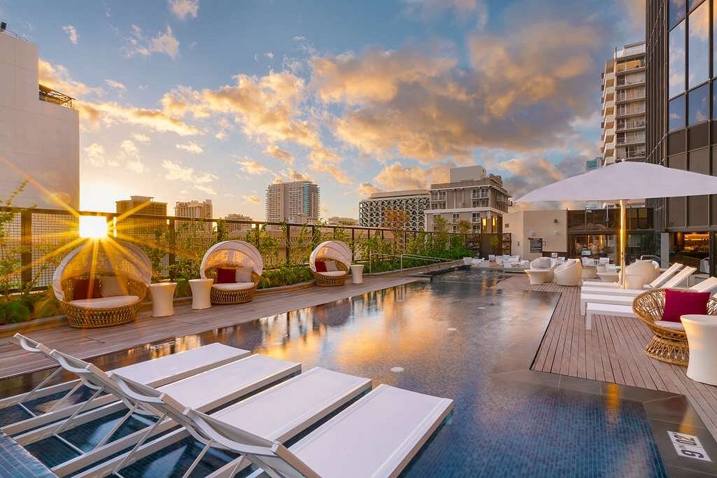 Which Waikiki hotels have the best pools?