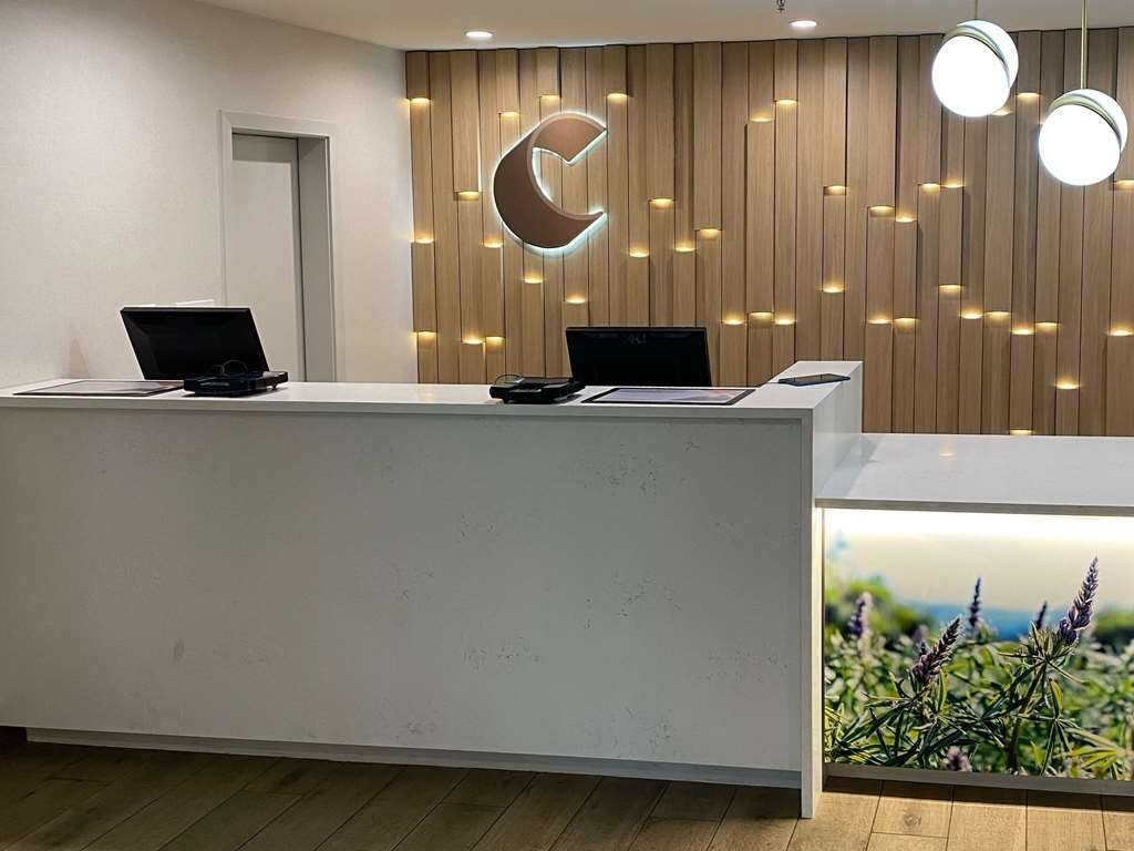 COMFORT INN SUITES CARBONDALE CO Opiniones Y Precios   Front Desk 