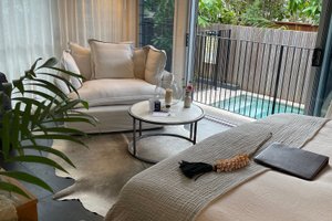 Room & Suite