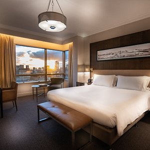 Deluxe Grand View Suite