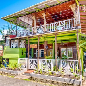 Beautiful B&B on a quiet street just 5 minutes walking distance from town and airport.