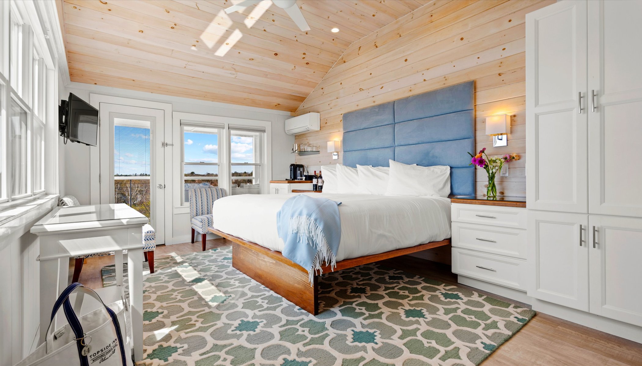 Topside Inn by null