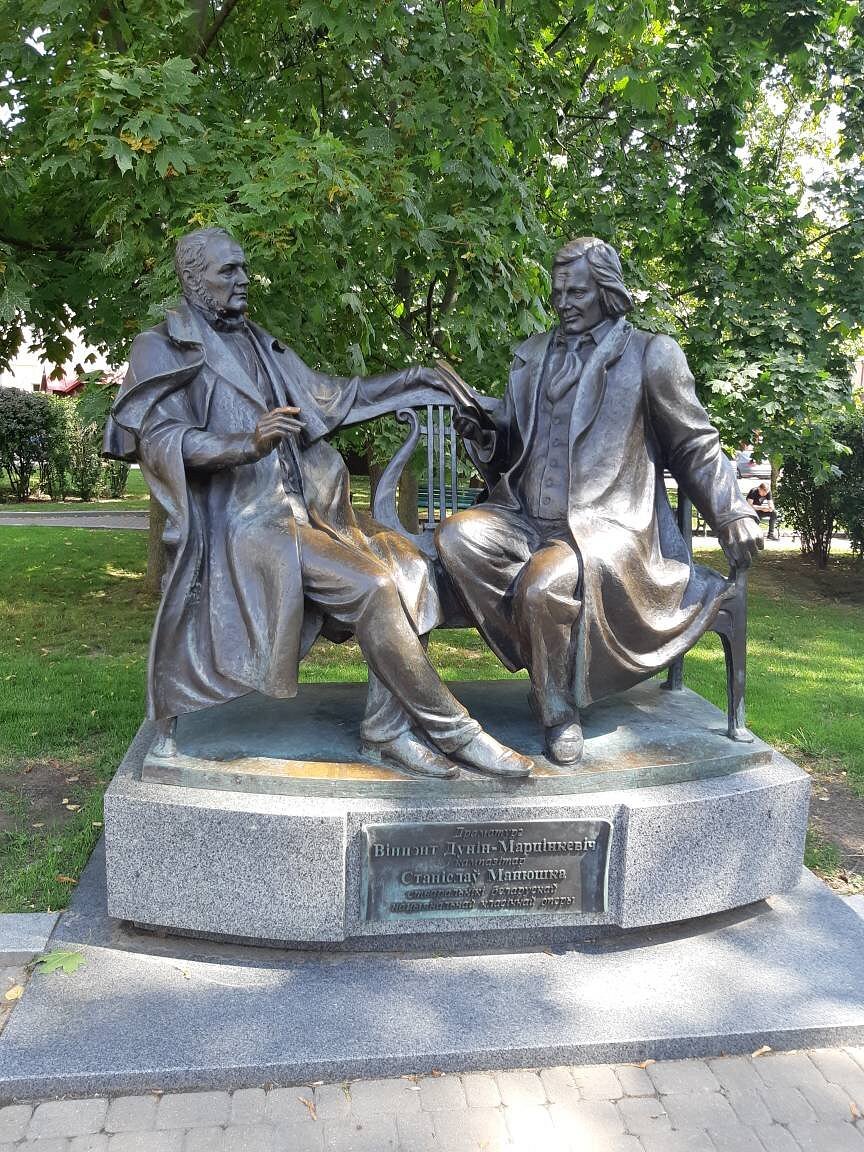 Stanislau Maniuska and Vincent Dunin-Marcinkievic Monument (Minsk) - Lohnt  es sich? Aktuell für 2024 (Mit fotos)