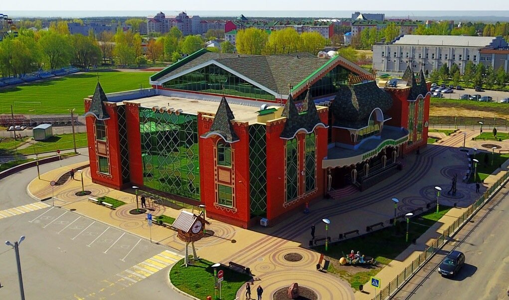 Изумрудный город Россошь. Дворец изумрудный Россошь. Детский центр изумрудный Россошь. Изумрудный город парк Россошь.