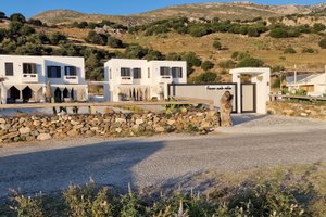 Πισίνα και παραλία