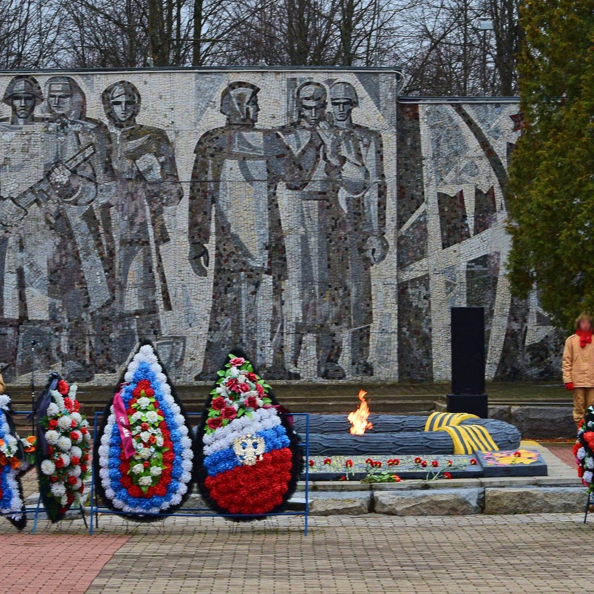 Погода зендиково. Вечный огонь Великий Новгород. Зендиково памятник Победы. Вечный огонь Сергиев Посад. Вечный огонь Первоуральск.