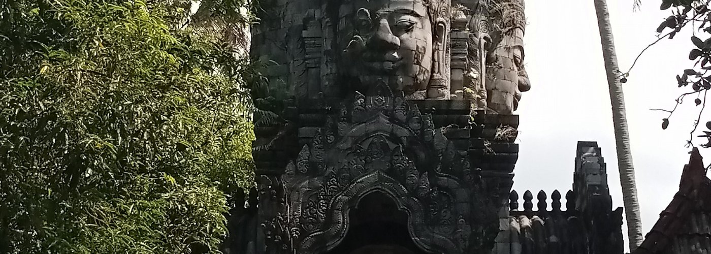 The gate of Budhist monastry
