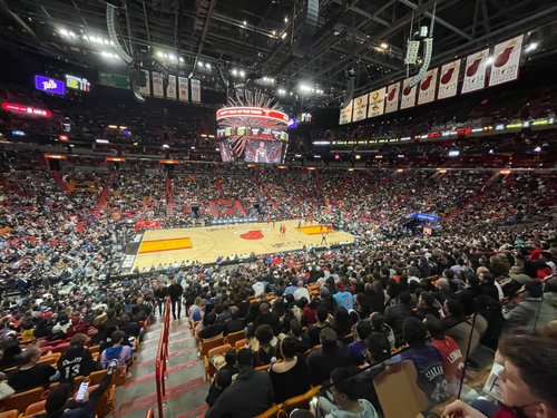 Assistir a um jogo da NBA na American Airlines Arena em Miami - 2023