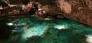 Visita guidata della grotta Cova de s'Aigua di Minorca - Hellotickets