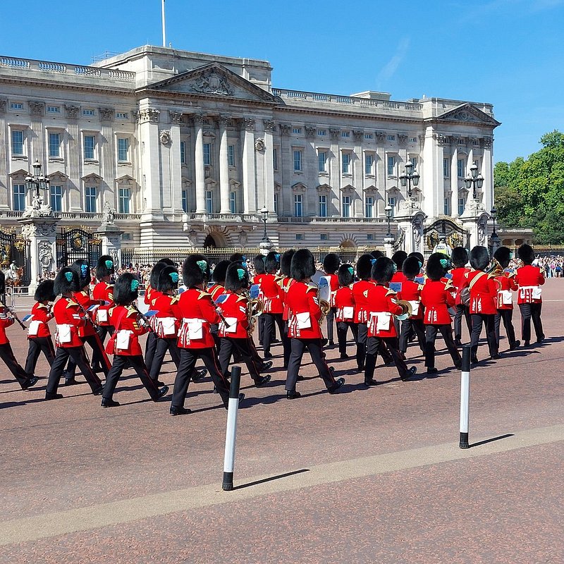 Guards marching in front of Buckingham Palace in London