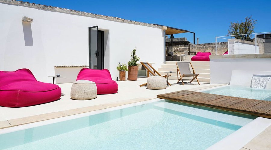 ROOFTOP POOL