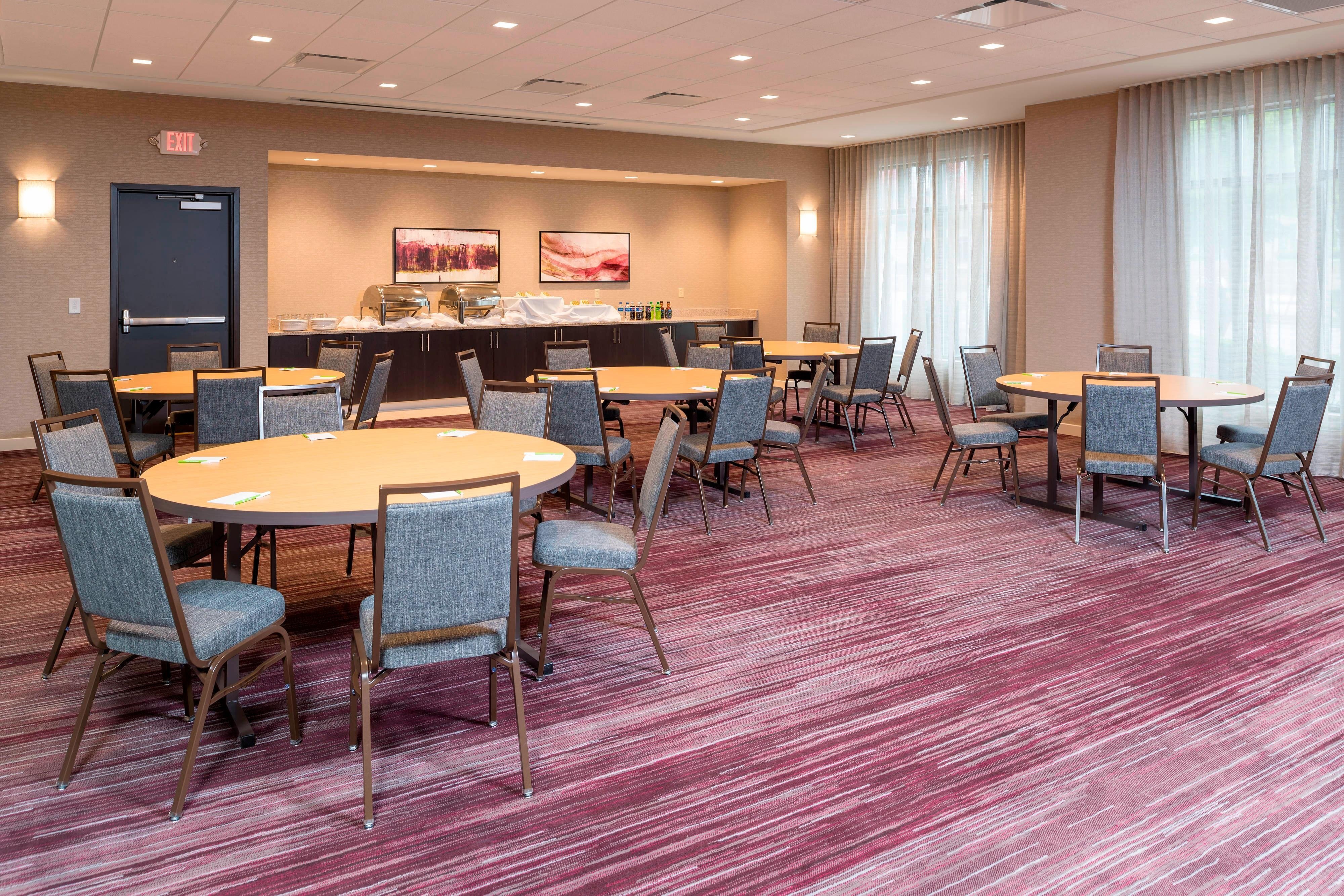 COURTYARD BY MARRIOTT LOUISVILLE DOWNTOWN 166 1 9 9 Updated   Bluegrass Meeting Room 