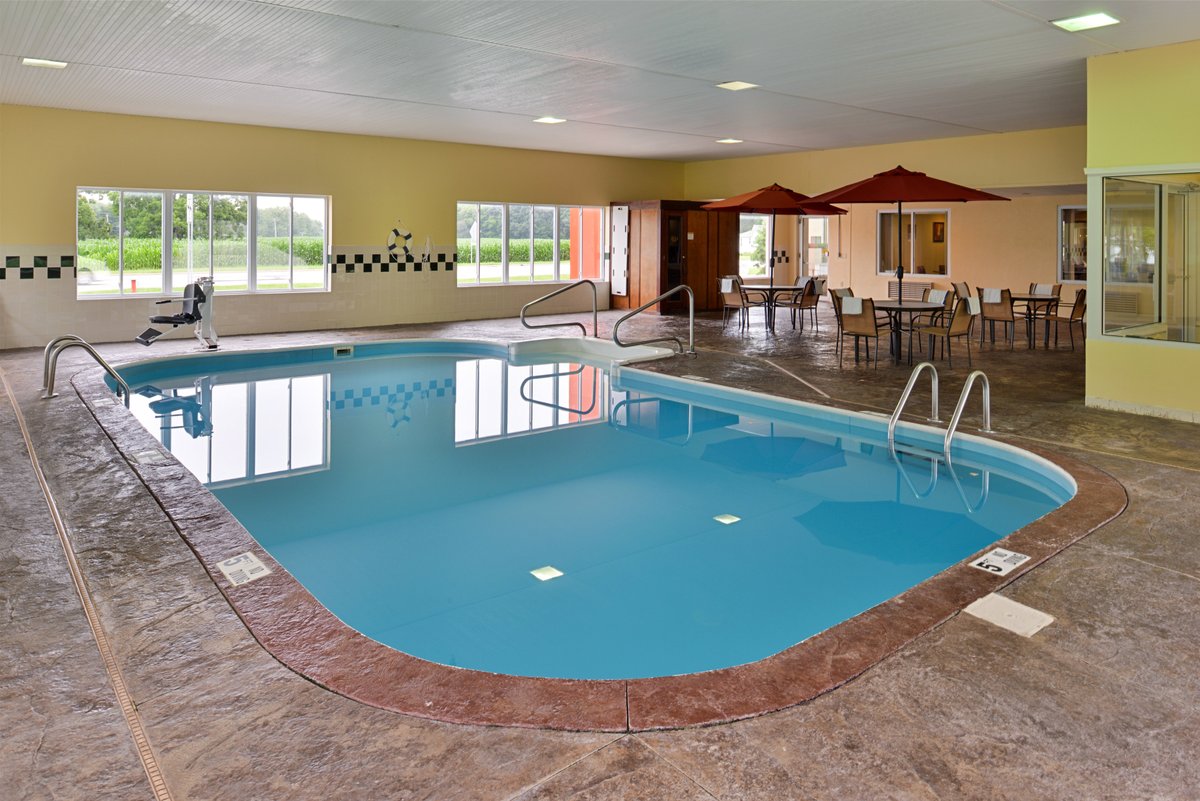 Red Roof Inn Sandusky - Milan Pool Pictures & Reviews - Tripadvisor