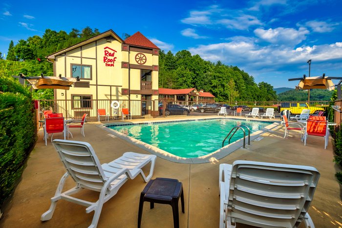 Red Roof Inn Helen Pool Pictures & Reviews - Tripadvisor