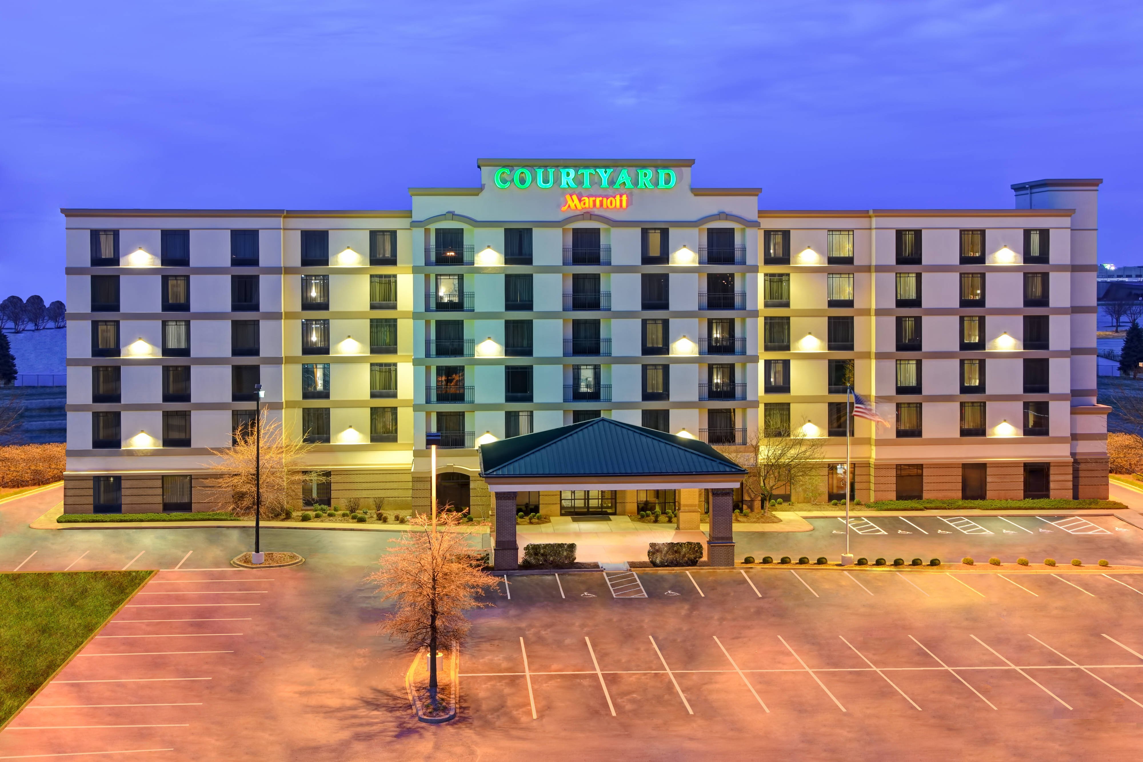 COURTYARD BY MARRIOTT LOUISVILLE AIRPORT 89 1 1 4 Prices   Exterior 