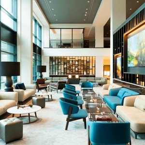 Lobby & Bar