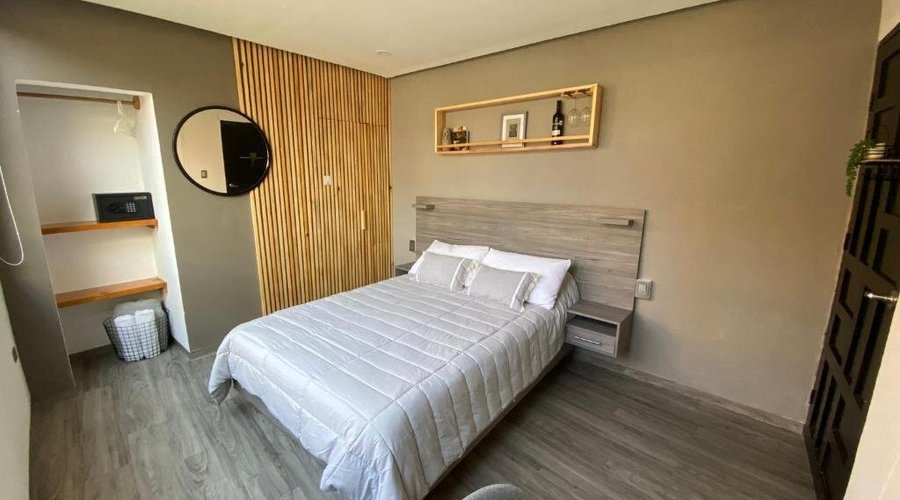 Habitación para dos personas con cama matrimonial