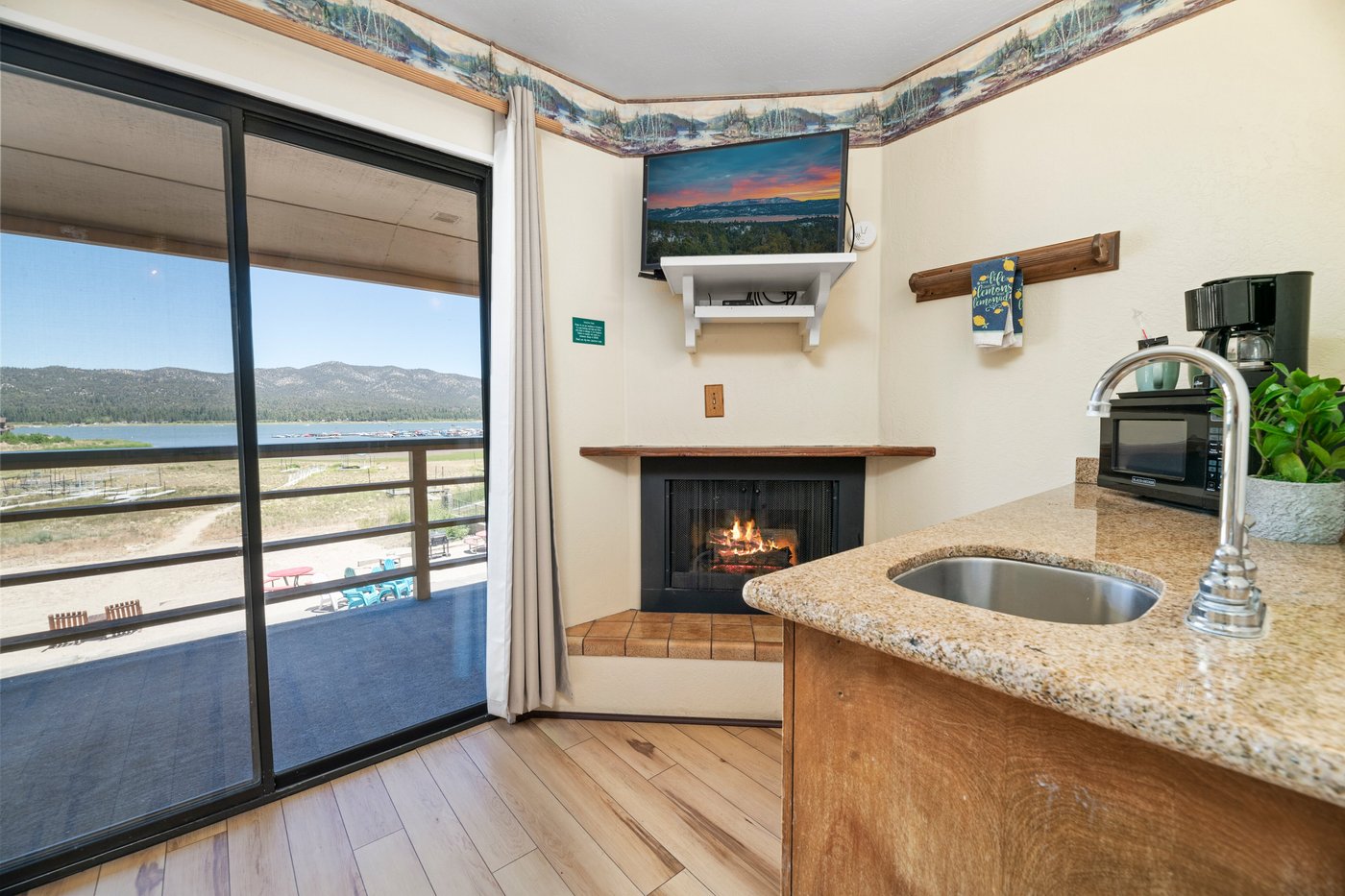 BIG BEAR LAKE FRONT LODGE - Prices & Reviews (Big Bear Region, CA)