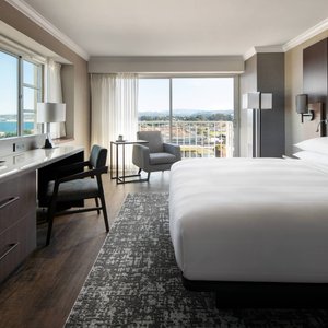 King Corner Guest Room - Bay View