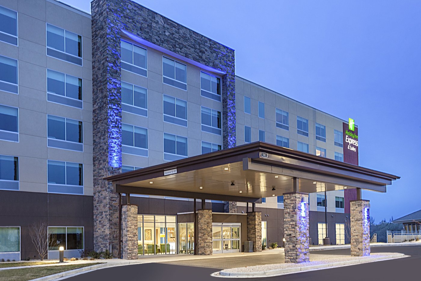 HOLIDAY INN EXPRESS & SUITES HUDSON I-94 $95 ($̶1̶0̶6̶) - Prices ...