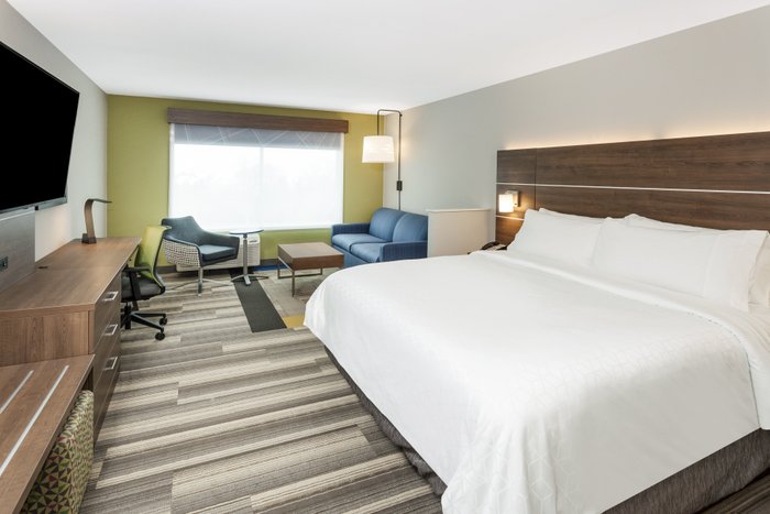 HOLIDAY INN EXPRESS & SUITES HUDSON I-94 - Prices & Hotel Reviews (WI)