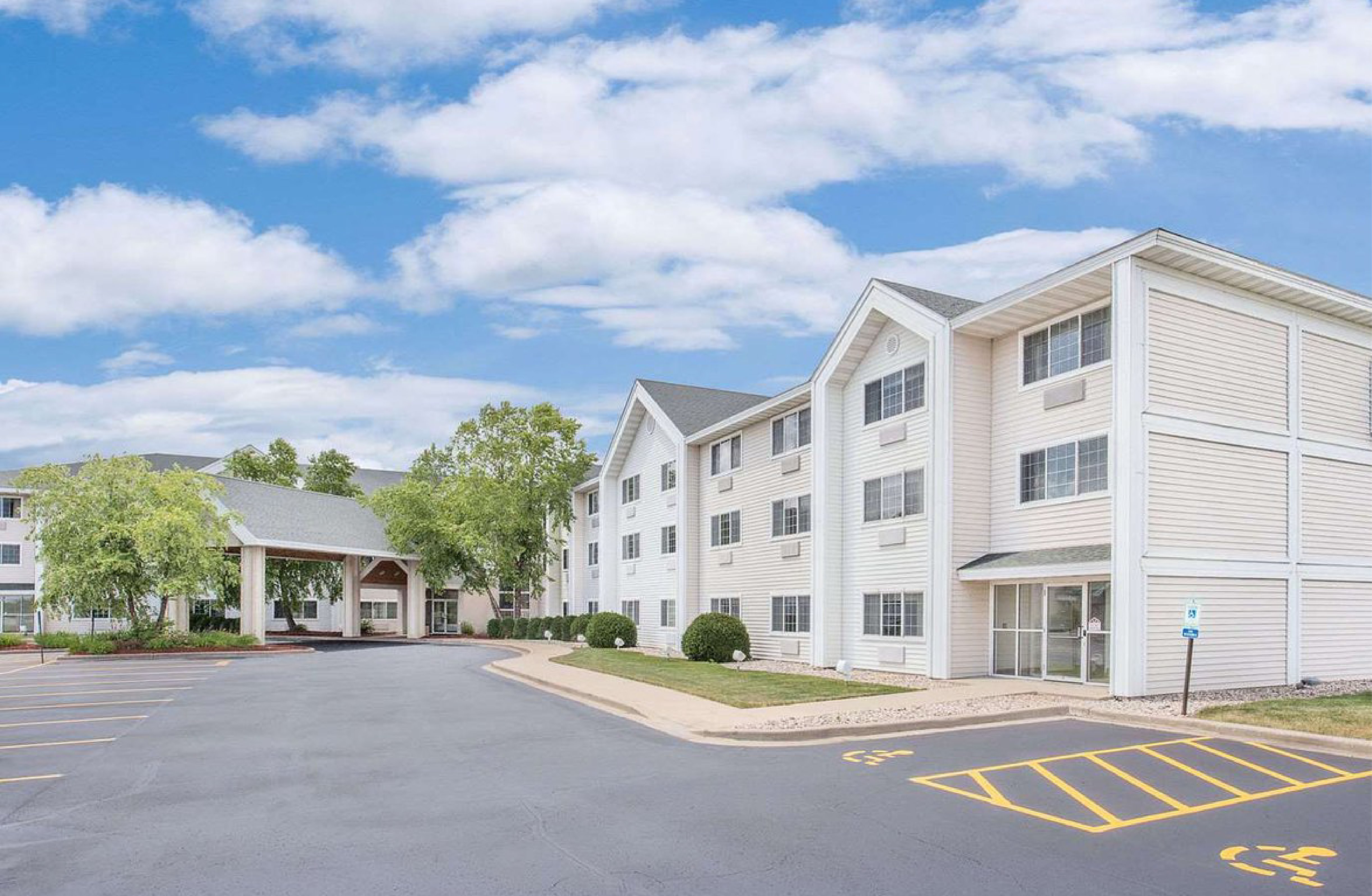 COBBLESTONE SUITES OSHKOSH 102 1 2 9 Updated 2023 Prices   Xterior 